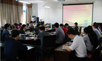 歷史與政治學(xué)院召開黨員組織發(fā)展業(yè)務(wù)培訓(xùn)會議，提升黨建工作規(guī)范化水平